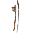 Tachi, japanisch, um 1850, sig. "Bizen no suke Munetsugu"

Z 2-3
L 89,5 cm, Nagasa 69,3 cm

Schlanke Tachi-Klinge, Shinogi-zukuri, Iori-mune, Ko-kissa...