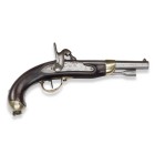 Perkussionspistole, französisch, M 1822 Tbis

Z 2
L 35,5 cm

Rundlauf (L 20 cm), Kal. 18,5 mm, Lauf nachgezogen, Waffennr. 883 auf Schaft. Steinschlos...
