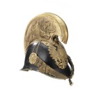 Helm, österreichisch, M 1905

Z 2
H 28 cm

K.u.K. Dragoner-Offizier. Schwarz gefasste Aluminium-(o.ä.) Glocke mit aufgenietetem (zwei Nieten fehlen), ...