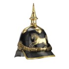 Lederhelm/Pickelhaube, deutsch, um 1850/66, Hannover

Z 2
H 32 cm

Preussischer Infanterie-Helmtyp, Mod. 1842. Schwarze Lederglocke, eckiger Augenschi...