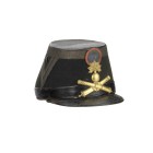 Tschako, französisch, M 1872

Z 2
H 14 cm

Artillerie-Offizier. Kartonierter Filzkorpus, Blechkokarde. Emblem "gekreuzte Kanonenrohre unter explodiere...