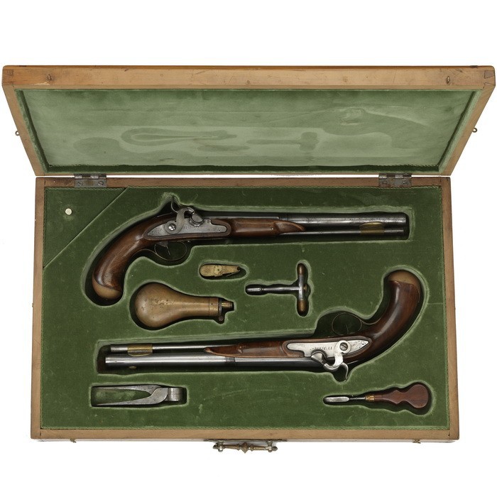 Perkussions-Pistolenpaar, schweizerisch, 1790/1840

Z 2
L 43 cm

Rundläufe (L 29...