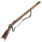 Perkussionsstutzer, schweizerisch, um 1850

Z 2-3
L 132 cm

Oktogonallauf (L 94 cm), Kal. 16 mm gezogen, Klappvisier und geschobenes Messingkorn, Bajo...