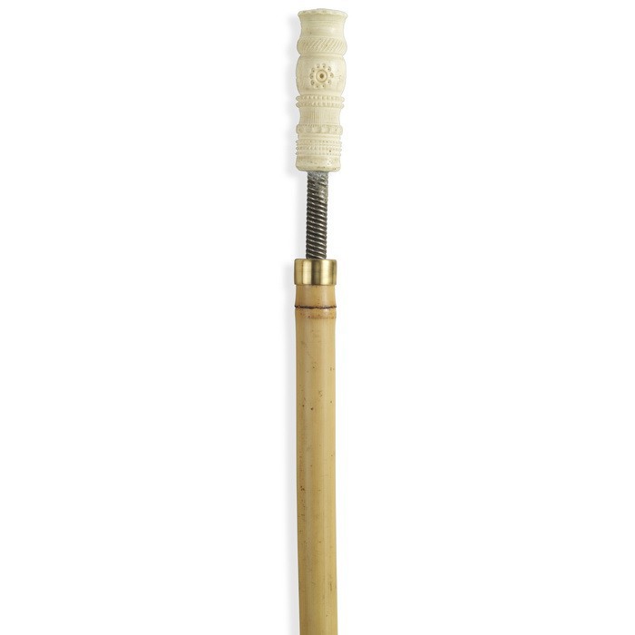 Systemstock, wohl deutsch, um 1920

Z 1-2
L 89,2 cm

Schlagstock. Gedrechseltes ...