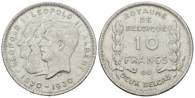 Bélgica. Alberto I. 10 francos. 1930. (Km-99). Anv.: Bustos de Leopold I, Leopold II y Alberto I. Ni. 17,39 g. Letras del canto boca arriba (posición ...