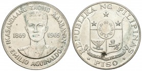 Filipinas. 1 piso. 1969. (Km-201). Ag. 26,65 g. Centenario de Emilio Aguinaldo. SC-. Est...18,00.