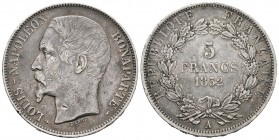Francia. Louis Napoleón. 5 francos. 1852. París. A. (Km-773.1). (Gad-726). Ag. 24,90 g. Marcas en anverso. MBC+. Est...50,00.