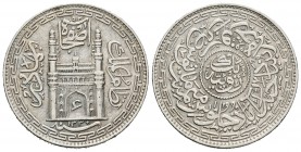 India. 1 rupia. 1911 (1330 H). Hyderabad. (Km-Y 53a). Ag. 11,17 g. EBC-. Est...30,00.