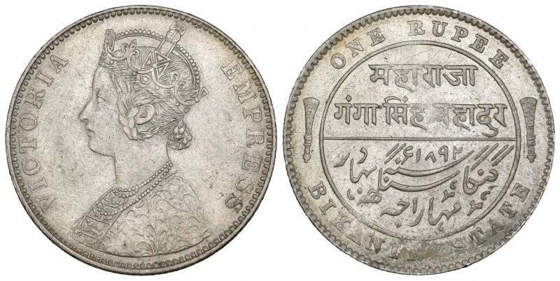 India. Bikanir. Victoria. 1 rupia. 1892. Ganga Singh. (Km-72). Ag. 11,65 g. Esca...
