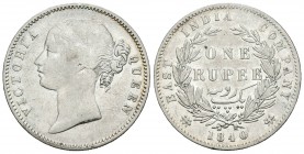 India Británica. Victoria. 1 rupia. 1840. Calcuta. (Km-458.2). Ag. 11,50 g. 8 bayas y WW en el cuello. MBC-. Est...25,00.