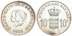 Mónaco. Rainiero III. 10 francoa. 1966. (Gad-154). Ag. 24,97 g. 10º Aniversario de la Boda real entre Rainero III y Grace. Tirada de 1.000 ejemplares....