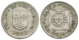Mozambique. República Portuguesa. 2 1/2 escudos. 1935. (Km-61). Ag. 3,55 g. MBC+. Est...25,00.