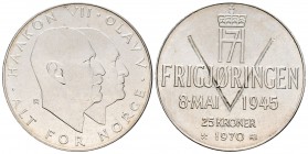 Noruega. Olav V. 25 kroner. 1970. (Km-414). Ag. 29,28 g. 25º aniversario de la independencia. SC. Est...25,00.