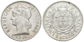 Portugal. 1 escudo. 1915. (Km-564). Ag. 25,23 g. Rayita en reverso. MBC+. Est...25,00.