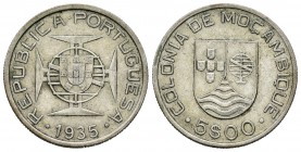 Portugal. Mozambique. 5 escudos. 1935. (Km-62). (Gomes-21.01). Ag. 7,00 g. MBC+. Est...25,00.