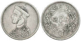 Tíbet. 1 rupia. 1902-1911. (Km-Y3). Ag. 11,32 g. Roseta vertical. Busto pequeño. MBC. Est...45,00.