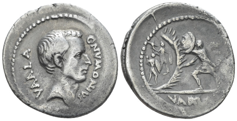 C. Numonius Vaala. Denarius circa 43, AR 19.00 mm., 3.53 g.
C·NVMONIVS – VAALA ...