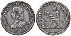 Ferrara. Alfonso I d’Este (1505-1534). Quarto o testone AG gr. 9,58. Ravegnani Morosini 3. MIR 270. Molto raro. Segni sul bordo e graffietti, altrimen...