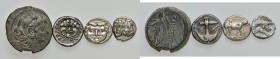Lotto di tre monete in argento ed un bronzo greco come da foto
BB-SPL