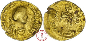 Monnayage burgonde / Ostrogoths reprenant le monnayage de Justinien (527-565) frappé à Constantinople, Trémissis, Av. DN IVSTINIANVS P P AVG, Buste à ...