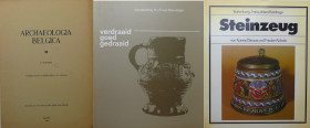 Lot de 3 ouvrages sur les poteries 
1- Steinzeug, Konrad Strauss und Frieder Aichele, Battenberg Antiquitäten Kataloge ; 2- Verdraaid goed gedraaid 3...