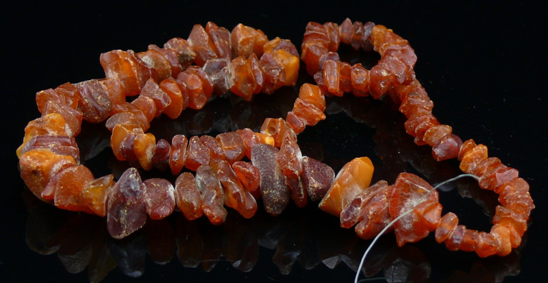 Baltique - Collier de perles en ambre
Grand collier en perles d'ambre. 325 mm