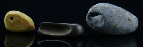 Néolithique - Lot de 3 pendentifs en pierre
Lot de 3 pendentifs en pierre de tailles et couleurs variées, beige, brun foncé et gris anthracite. 26*16...