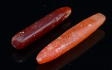 Néolithique - Lot de 2 labrets en cornaline
Ensemble de 2 très beaux labrets en cornaline, l'un de couleur rouge et l'autre de couleur orangée légère...
