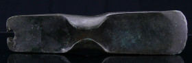 Age du bronze - Hâche à emmanchement - 3000 / 1000 av. J.-C.
Très belle hâche à emmanchement en bronze avec une belle patine verte olive. Pas de manq...