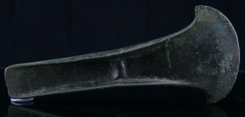 Age du bronze - Hâche à talon - 3000 / 1000 av. J.-C.
Belle hâche à talon au tr...