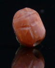 Egypte - Basse époque - Scarabée en cornaline - 633-332 av. J.-C. - (26-30ème dynastie)
Scarabée en cornaline de couleur orangée. 7*5 mm