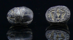 Egypte - Basse époque - Scarabée en pierre (cobras) - 633-332 av. J.-C. - (26-30ème dynastie)
Scarabée en pierre verte dont l'empreinte représente 2 ...
