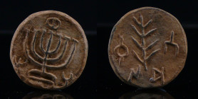 Empire d'Orient - Cultes d'Israël - Jeton en terre cuite - 100 / 600 ap. J.-C.
Jeton en terre cuite siliceuse décoré d’une ménora d'un côté et de sym...
