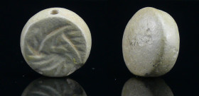 Proche Orient - Cachet en pierre - 1000 / 800 av. J.-C.
Cachet en pierre de couleur beige avec une représentation abstraite. 21 mm
