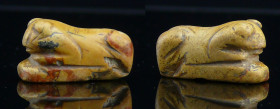 Proche Orient - Cachet en pierre (grenouille) - 500 / 300 av. J.-C.
Joli cachet en pierre beige polie veinée de rouge par endroit. La prise du cachet...