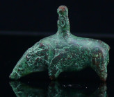 Proche Orient - Pendentif en bronze (sanglier) - 2000 / 1500 av. J.-C.
Pendentif zoomorphe en bronze représentant un sanglier. Il manque une patte et...