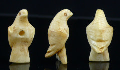 Proche Orient - Oiseau en calcite - 800 / 500 av. J.-C.
Belle amulette en calcite représentant un oiseau, peut être un faucon, les ailes liées sur le...