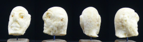 Sumérien - Tête en calcite - 2000 / 1500 av. J.-C.
Jolie tête en calcite de couleur blanche représentant un visage d'homme barbu au nez aquilin. 16*2...