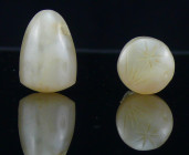 Néo-Babylonien - Cachet en agathe - 600 / 400 av. J.-C.
Cachet conique en agate blanche dont l'empreinte représente un homme stylisé, une étoile et l...