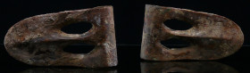 Cananéen - Hâche en bronze - 1500 / 1000 av. J.-C.
Hâche cananéenne fénestrée en bronze à belle patine marron. 90 * 45 mm