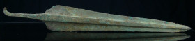 Luristan - Lame d'épée en bronze - 900 / 700 av. J.-C.
Grande lame d'épée en bronze recouverte d'une jolie concrétion verte. 440*60 mm