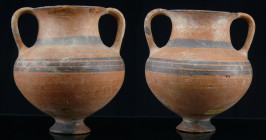 Chypre - Canthar en terre cuite - 400 / 200 av. J.-C.
Beau canthar en terre cuite à panse sphérique, col court et bec évasé. L'objet a deux anses. Il...