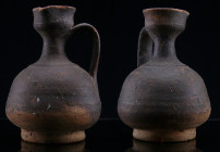Etrusque - Oenochoé - 900 / 700 av. J.-C.
Oenochoé vernissé à glaçure noire - 115 * 80 mm.