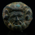 Gréco-Romain - Mascaron du dieux Pan en bronze - 300 / 100 av. J.-C.
Mascaron -amulette en bronze représentant le dieu Pan avec ses cornes. Belle pat...