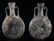 Romain - Flasque en verre irisé - 0 / 300 ap. J.-C.
Grande et superbe flasque en verre irisé aux couleurs multiples. L'objet a une panse plate ronde,...