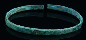 Romain - Bracelet en bronze - 100 / 200 ap. J.-C.
Bracelet en bronze. Belle patine vert olive. 67*4 mm