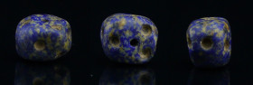 Romain - Dé ou pion de jeu en lapis lazuli - 100 / 200 ap. J.-C.
Dé ou pion de jeu en lapis lazuli. 11*12*14 mm