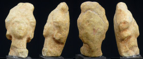 Romain - Tête en marbre - 200 /300 ap. J.-C.
Tête en marbre représentant une femme souriante parée d'une couronne. 108*57 mm