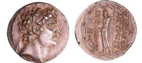 Seleucide - Antiochus VIII, Grypos - Tétradrachme (125-96 av. J-C)
A/ Anépigraphe. Tête diadémée d’Antiochus VIII à droite. 
R/ ΒΑΣΙΛΕΩΣ / ΑΝΤΙΟΧΟΥ ...