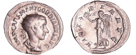 Gordien III - Antoninien (238-239, Rome) - La Victoire
A/ IMP CAES M ANT GORDIANVS AVG Buste radié à droite. 
R/ VICTORIA AVG. La Victoire marchant ...